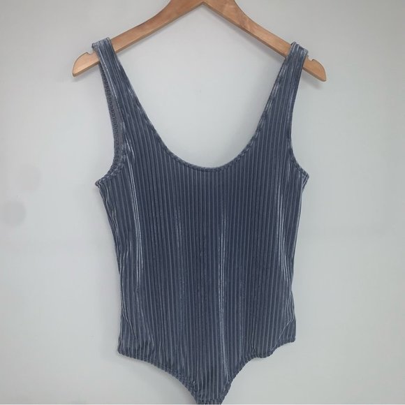NWOT Elodie Double Scoop Slate Blue Ribbed Velvet Thong Bodysuit Size Medium - Picture 3 of 9